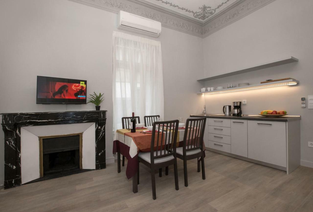 Sophisticated Apartment In Syntagma By Ghh Atenas Exterior foto